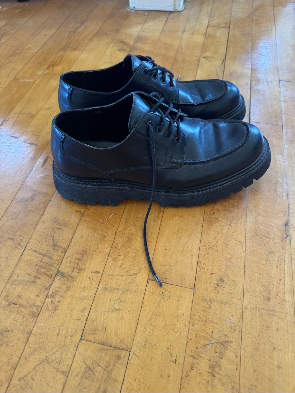 Steve Madden Black Lace-Up Lug Sole Oxfords
